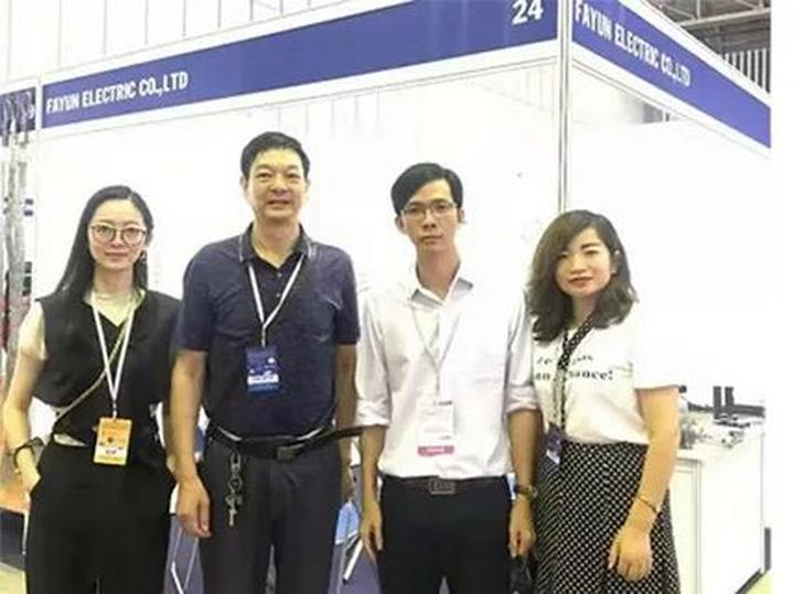 Từ 4 kiểu áo sơ mi dìm dáng, xỉn đến chiến lược content: Hotspot Matrix chia sẻ